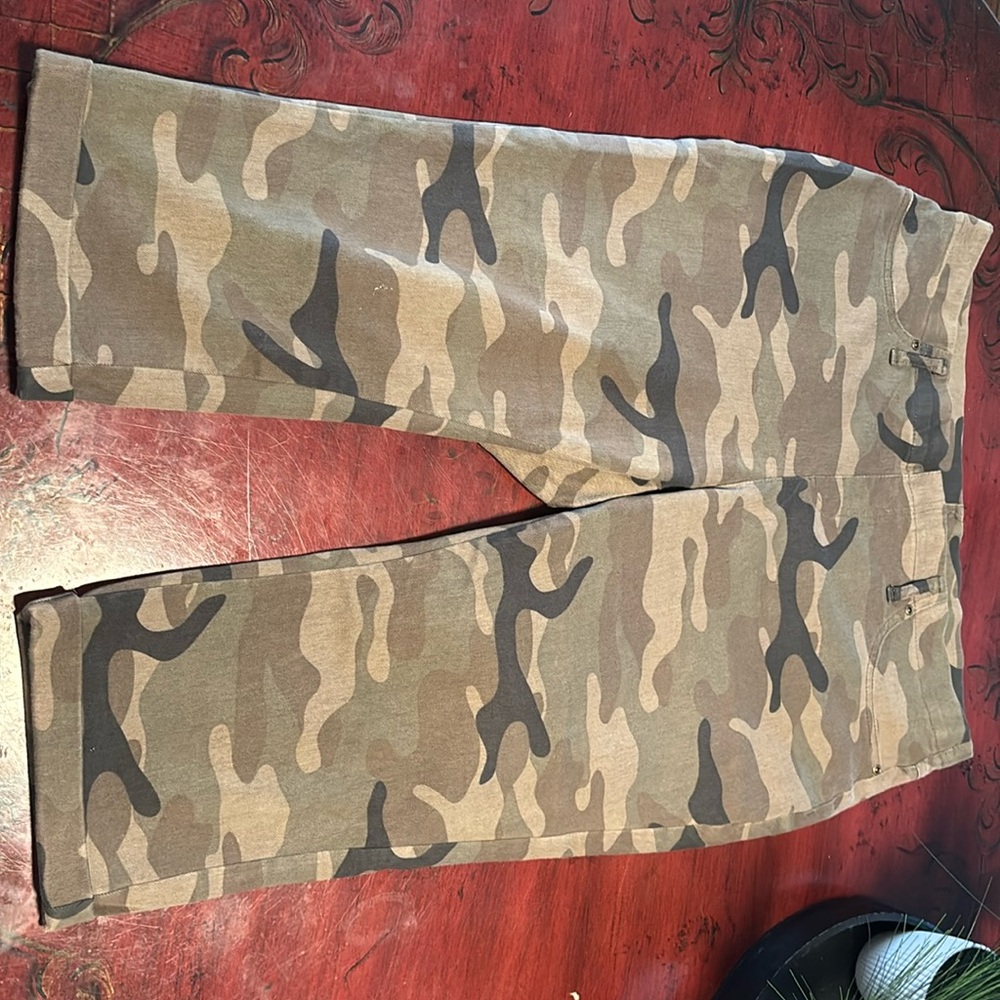 Capri Camo jeggings